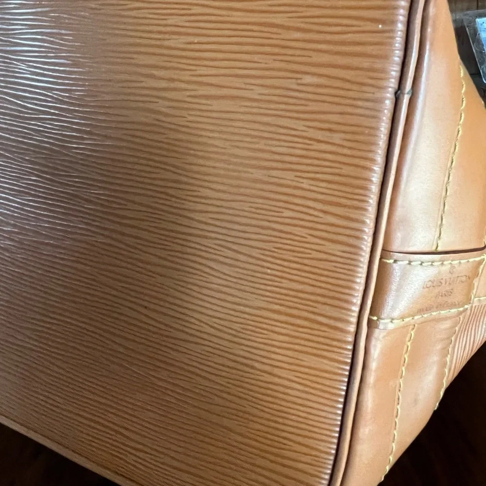 Louis Vuitton Tan Leather Bucket Shoulder Bag